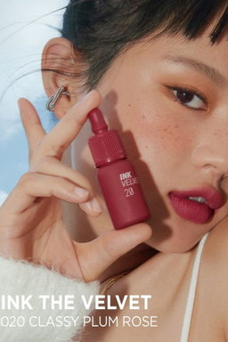 Tinta de labios coreana Peripera Ink Velvet Tint en el tono No. 20 (Classy Plum Rose).