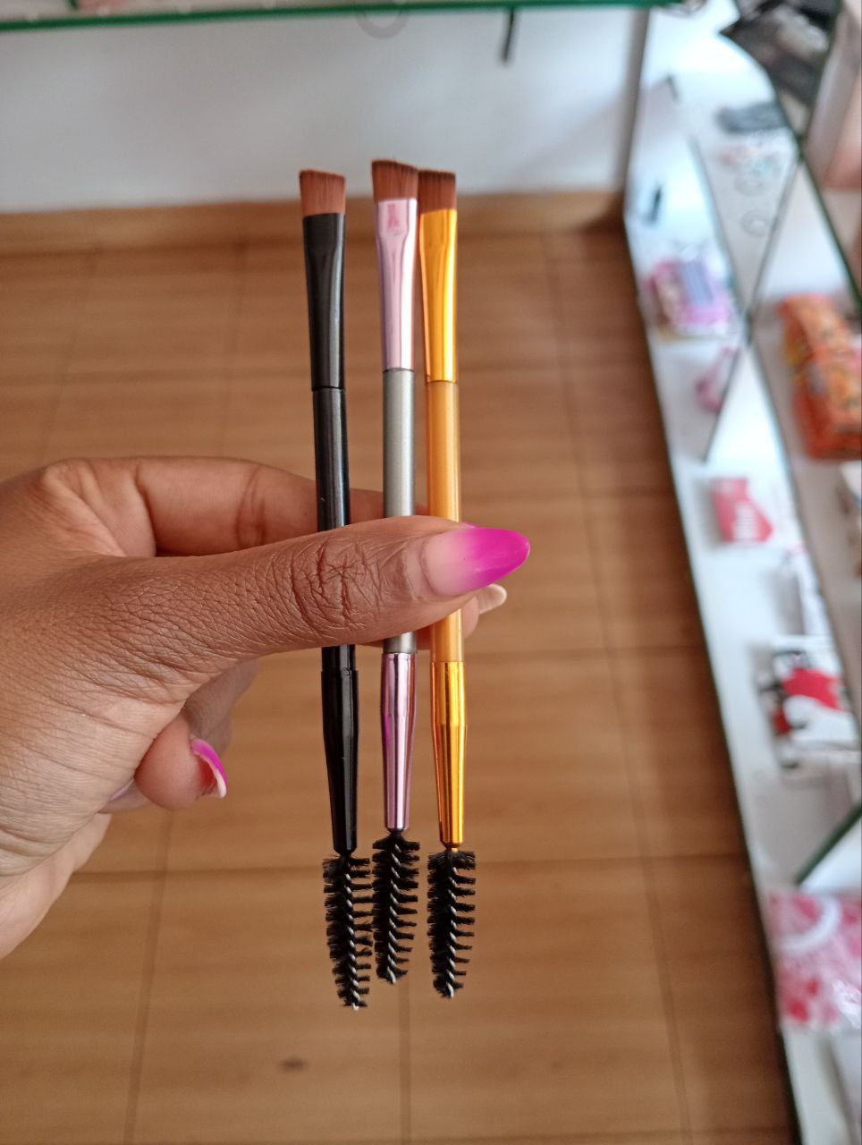 2 in 1 Angled Eyebrow Brush with Spoolie