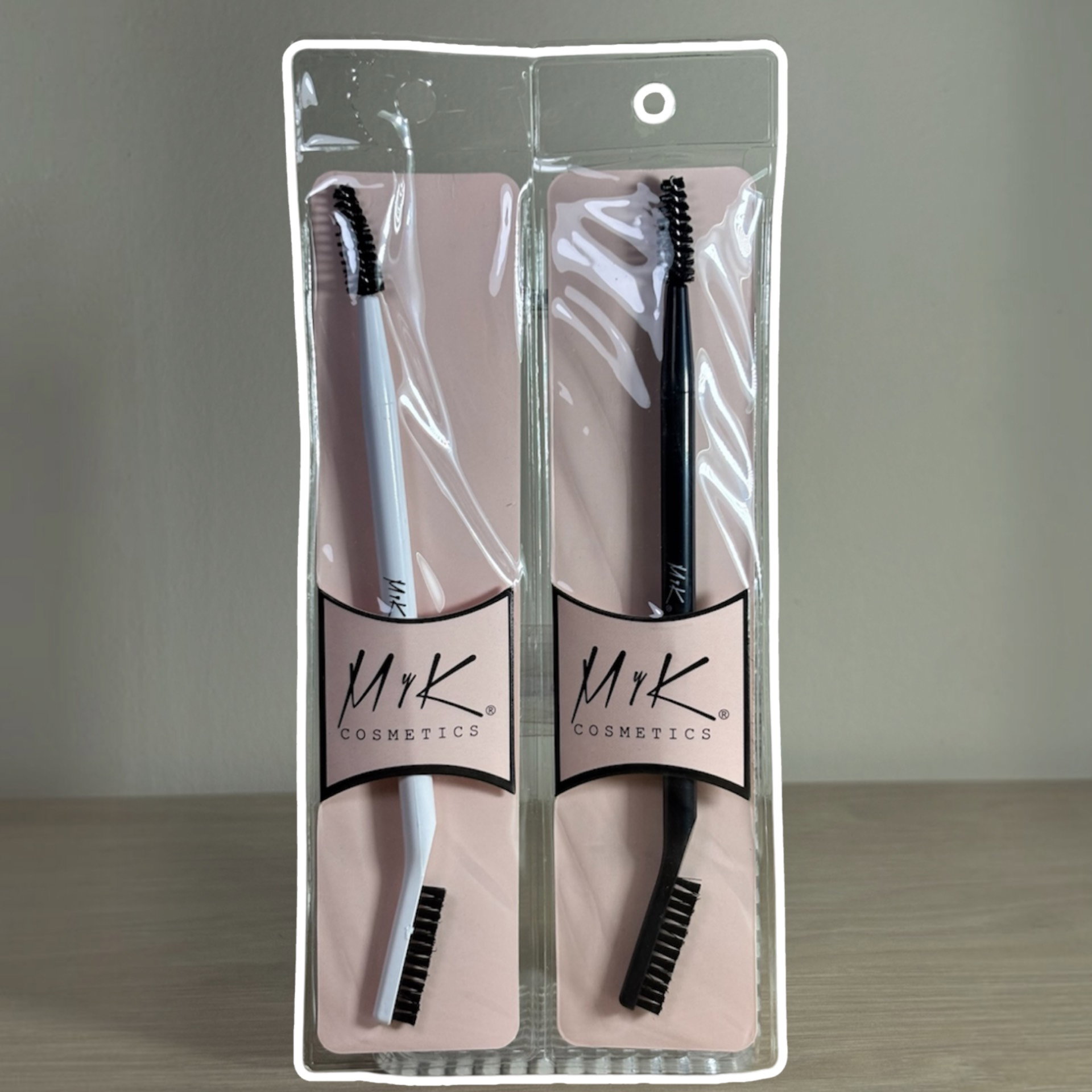 Brocha doble para cejas MYK 🤍_0