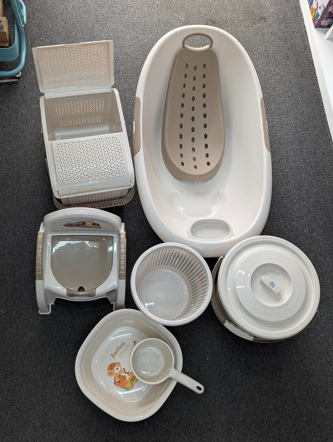 Baby basin set