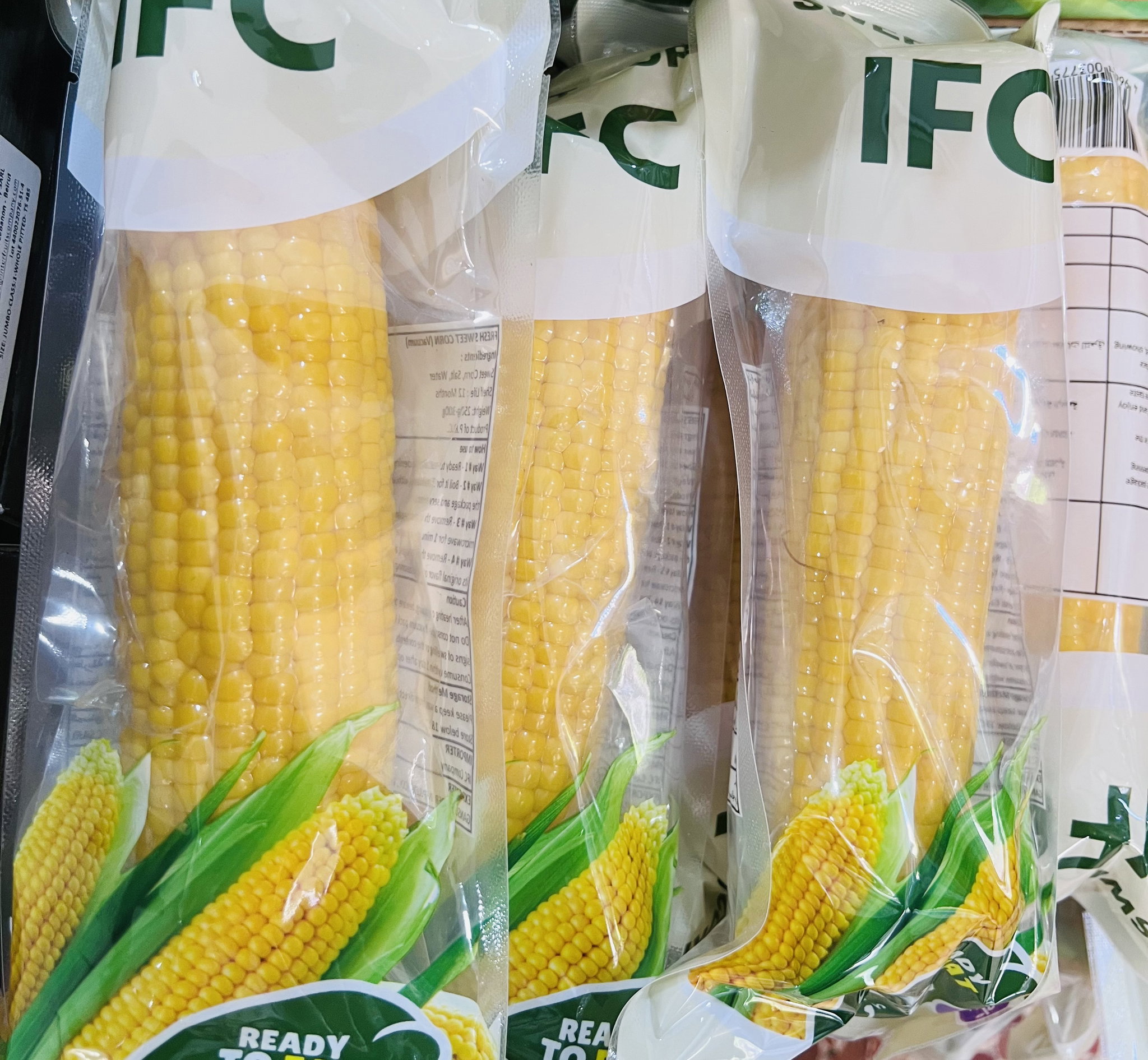Boiled corn ready to eat عرانيس ذره مسلوقه جاهزه للاكل_0