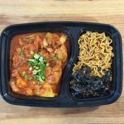 Dakgalbi Dry ramyeon (닭갈비 비빔라면)