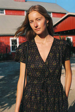 BNWT Simple Dawn - Noir Strawberry (XS)