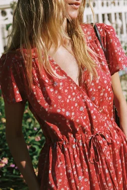 BNWT Simple Dawn - Cascading Daisy (S) 