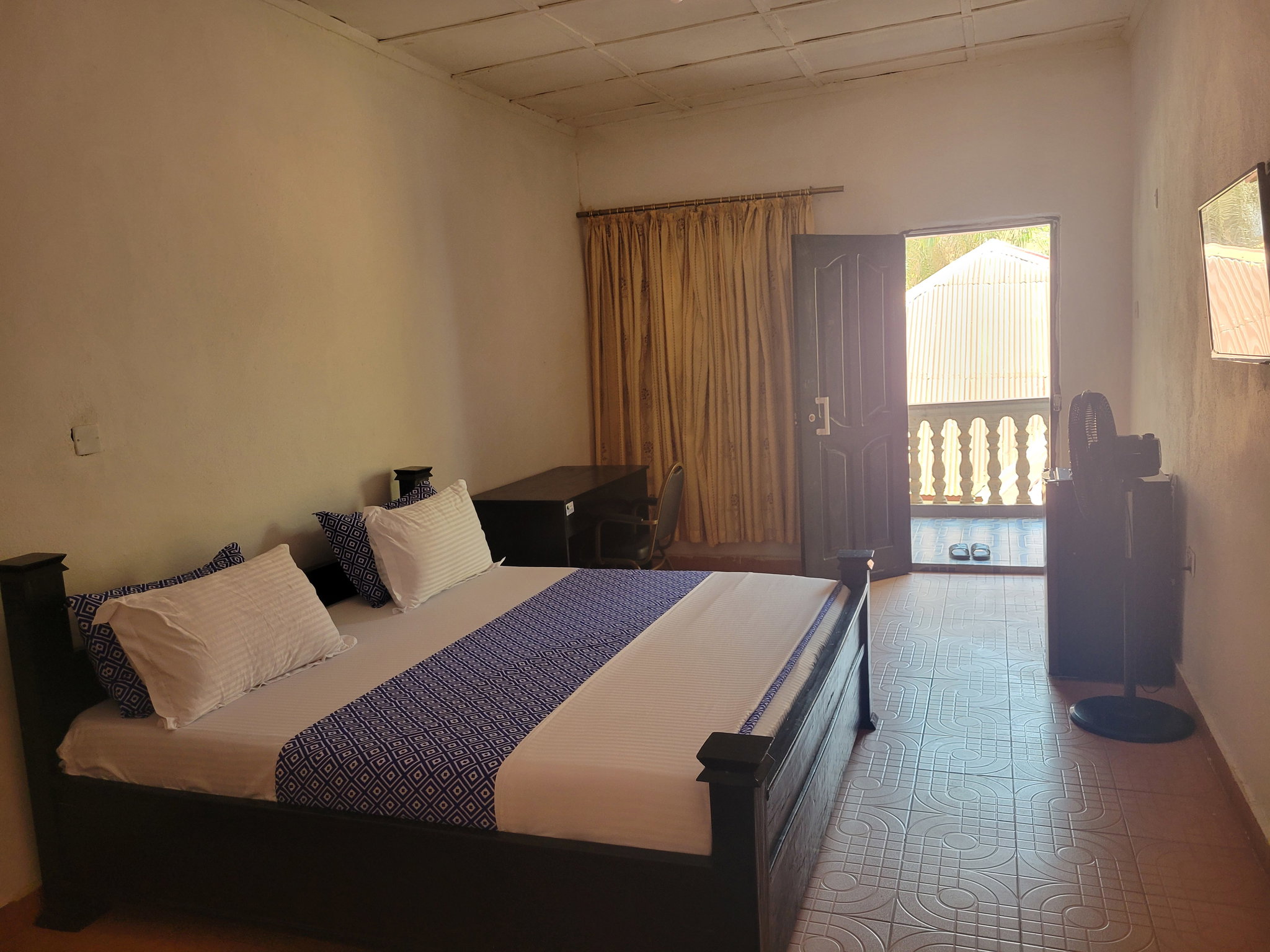 Standard Room with Fan, including breakfast for two people, bedroom fridge, 32" smart TV,  & internet_1