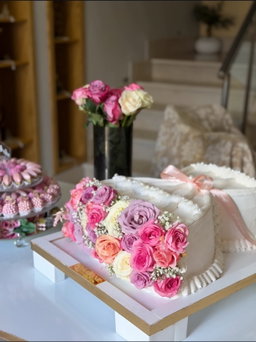 Gâteau Fiançailles bouquet de fleurs noisette chc – Une création romantique et gourmande