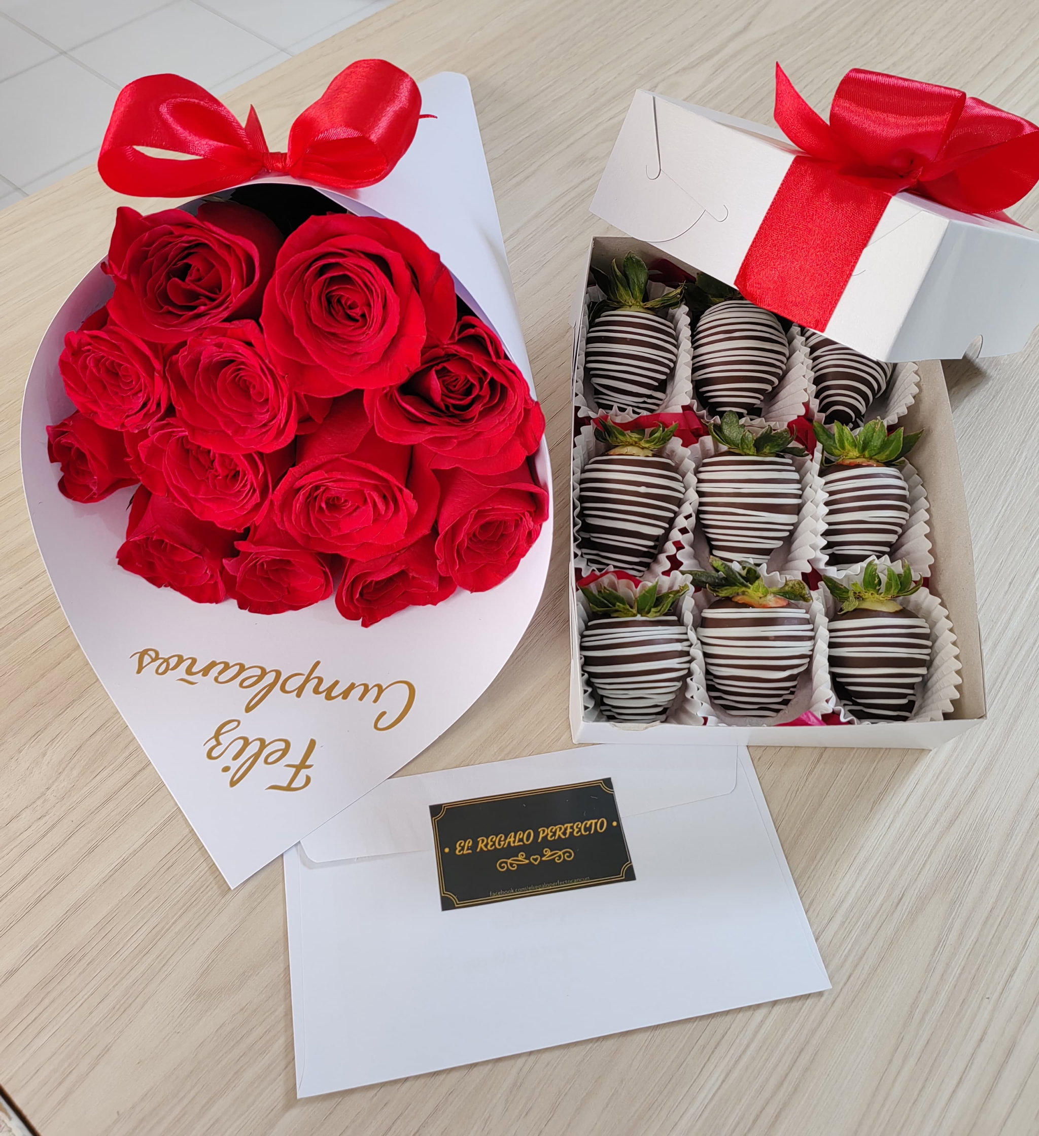 Ramo Feliz día 12 rosas_0