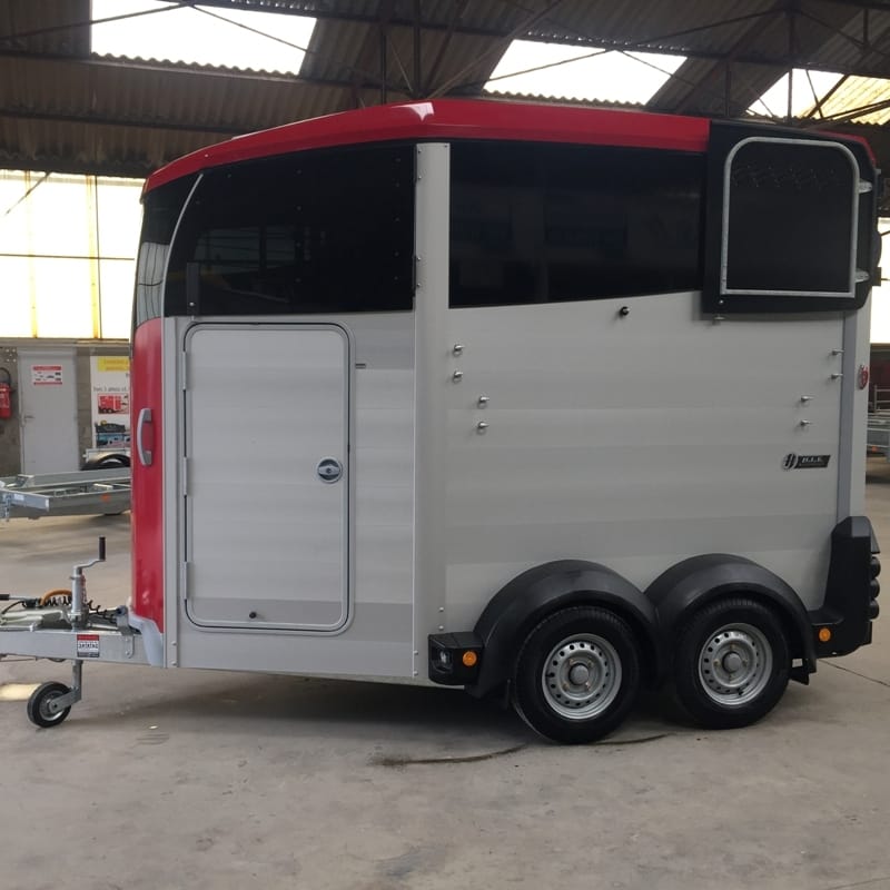 REMOLQUE PARA 2 CABALLOS IFOR WILLIAMS HBX506 CONFORT – ACOLCHADO Y GUARDARNÉS_1