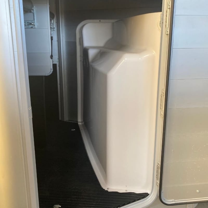 REMOLQUE PARA 2 CABALLOS IFOR WILLIAMS HBX506 CONFORT – ACOLCHADO Y GUARDARNÉS_5