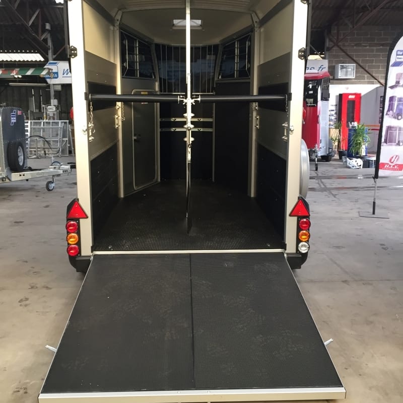 REMOLQUE PARA 2 CABALLOS IFOR WILLIAMS HBX506 CONFORT – ACOLCHADO Y GUARDARNÉS_4
