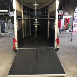 REMOLQUE PARA 2 CABALLOS IFOR WILLIAMS HBX506 CONFORT – ACOLCHADO Y GUARDARNÉS