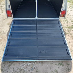 REMOLQUE PARA 2 CABALLOS BÖCKMANN CHAMPION R ALU – 2.400 KG
