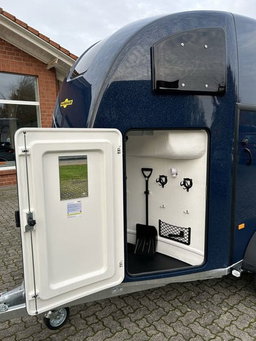 REMOLQUE PARA 2 CABALLOS HUMBAUR PEGASUS STYLE 2700 S – 2.700 KG