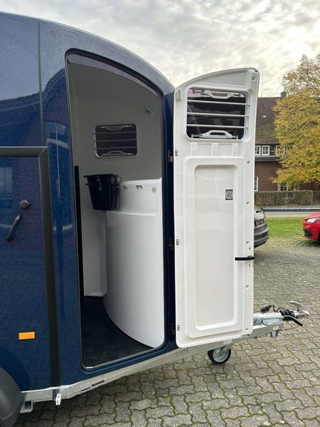 REMOLQUE PARA 2 CABALLOS HUMBAUR PEGASUS STYLE 2700 S – 2.700 KG_5