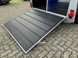 REMOLQUE PARA 2 CABALLOS HUMBAUR PEGASUS STYLE 2700 S – 2.700 KG