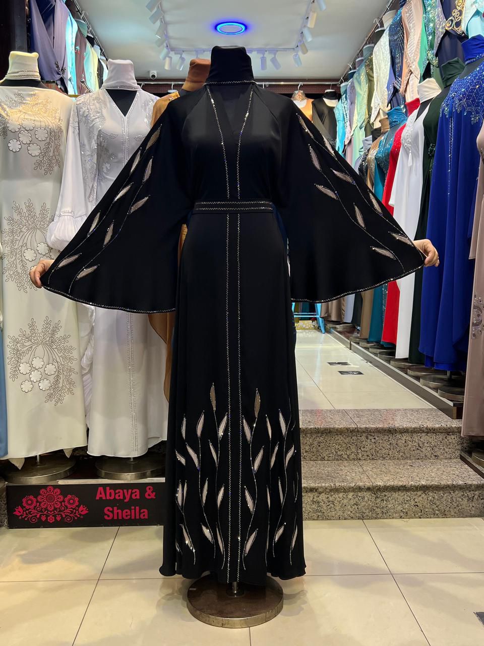 Lingeer Layla Leaf Embellished Abaya_0
