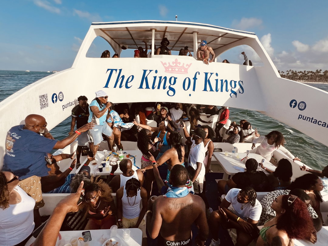 Punta Cana: VIP Party Boat Experience with open Bar