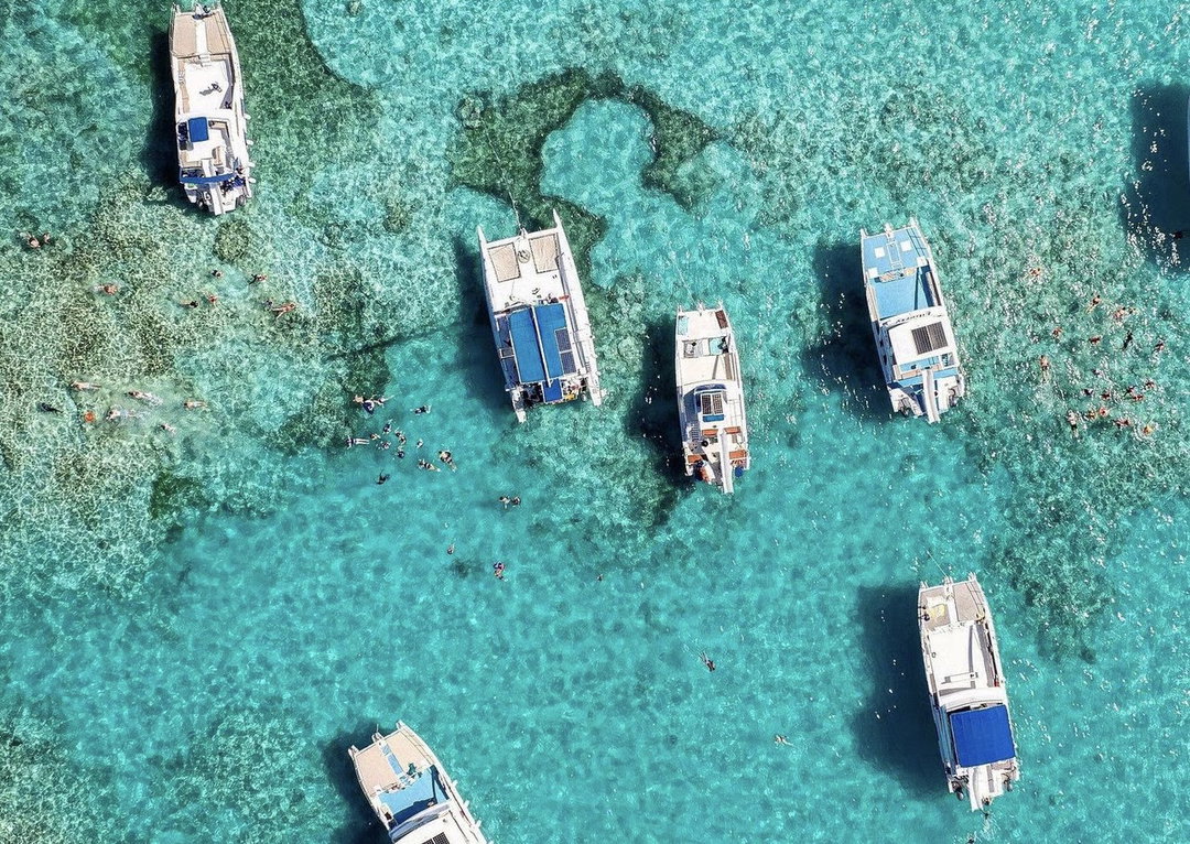Punta Cana: Private Luxury Family Boat Cruise with snorkeling
