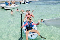 Punta Cana: Private Luxury Family Boat Cruise with snorkeling