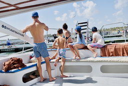 Punta Cana: Private Luxury Family Boat Cruise with snorkeling