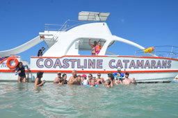Punta Cana: Private Luxury Family Boat Cruise with snorkeling