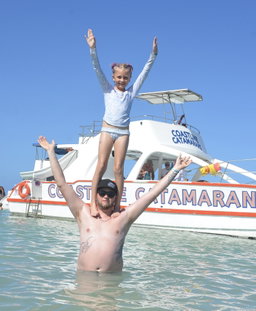 Punta Cana: Private Luxury Family Boat Cruise with snorkeling