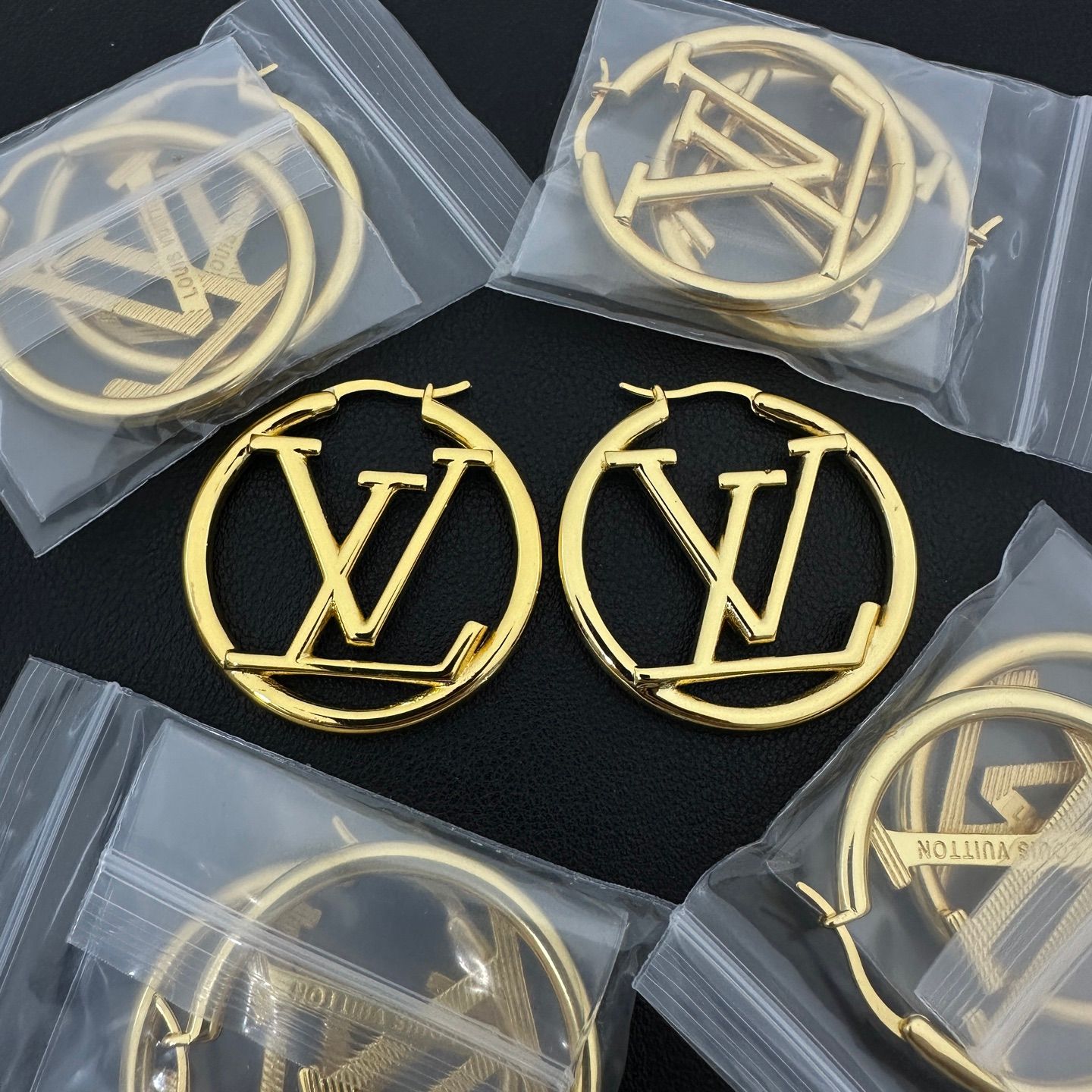 LV earrings arrived 4cm_0