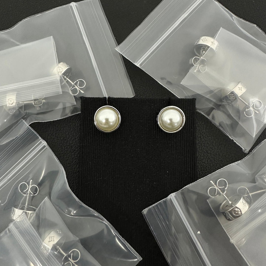 LV earrings arrived