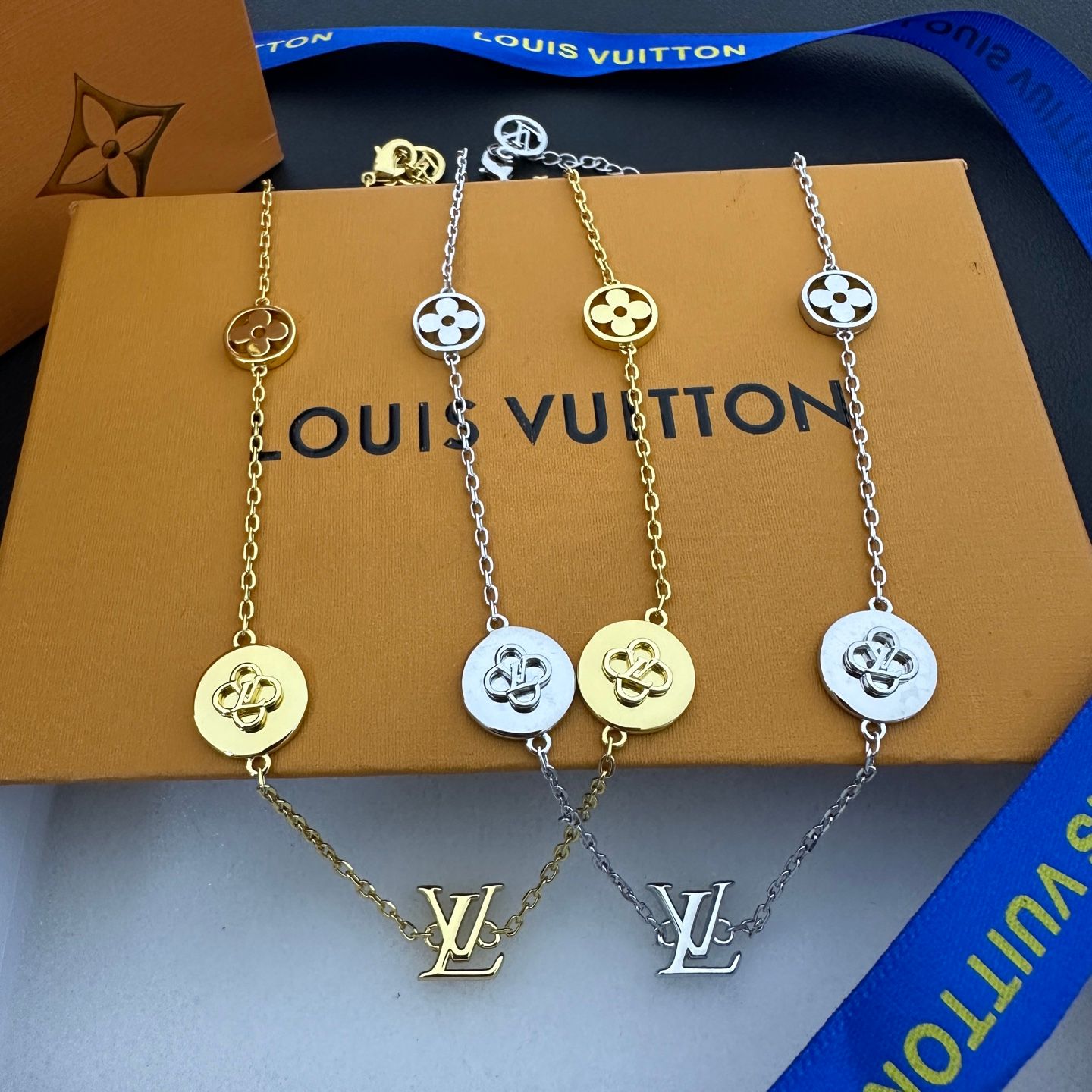 LV new necklace_0