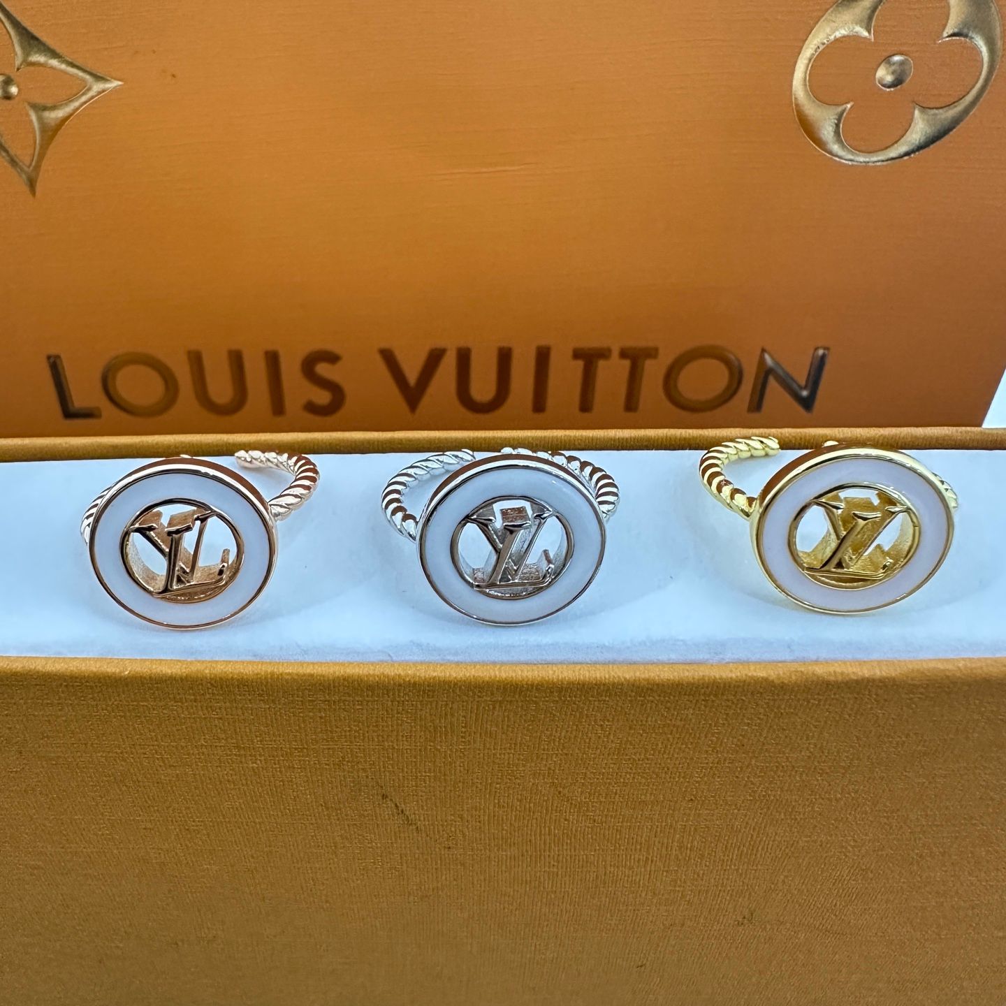 LV new ring_0