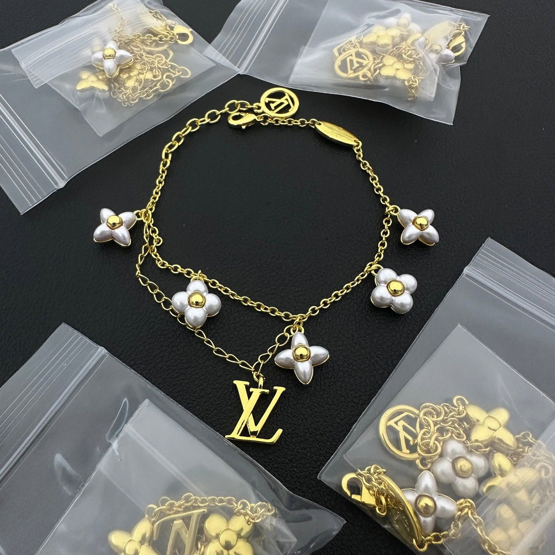 LV bracelet arrives