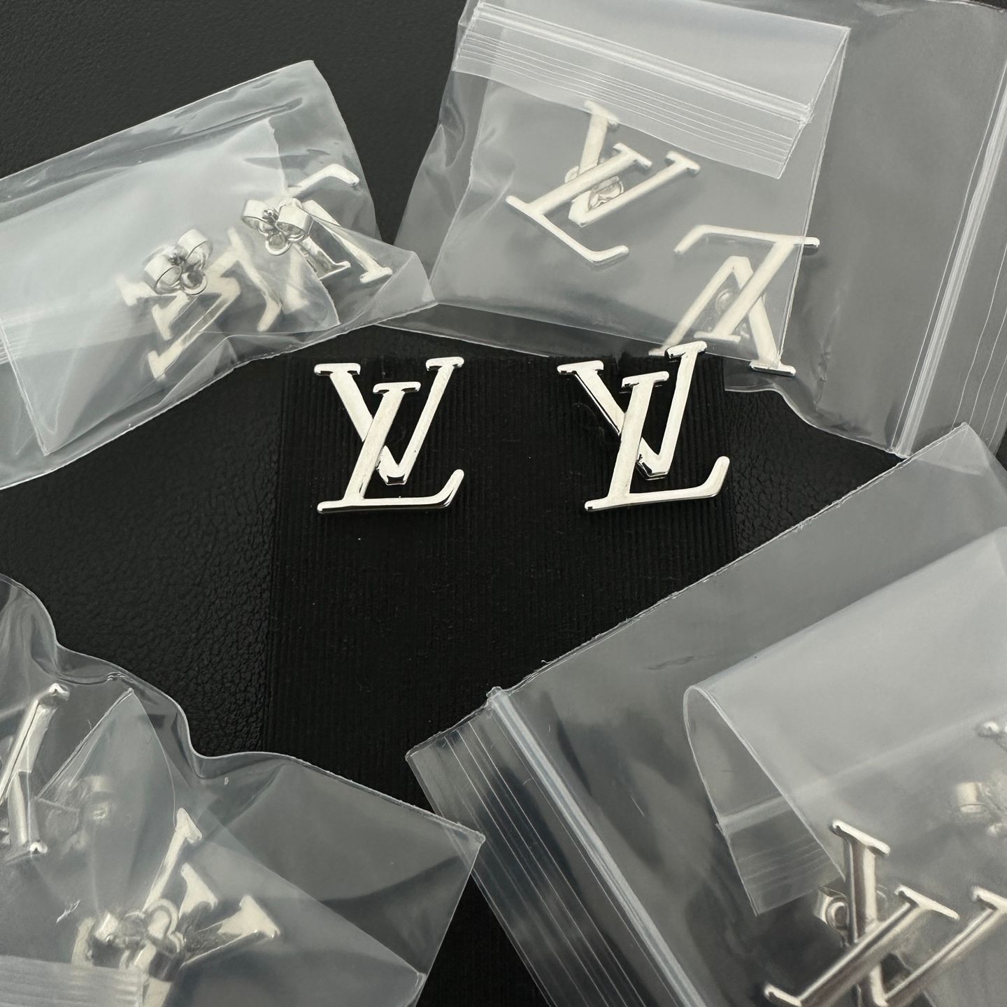 LV earrings arrived_0