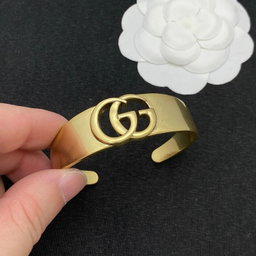 Gucci Bracelet Arrives