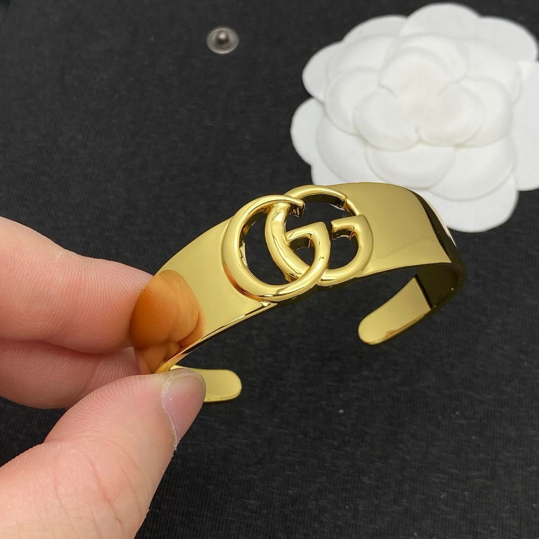 Gucci Bracelet Arrives