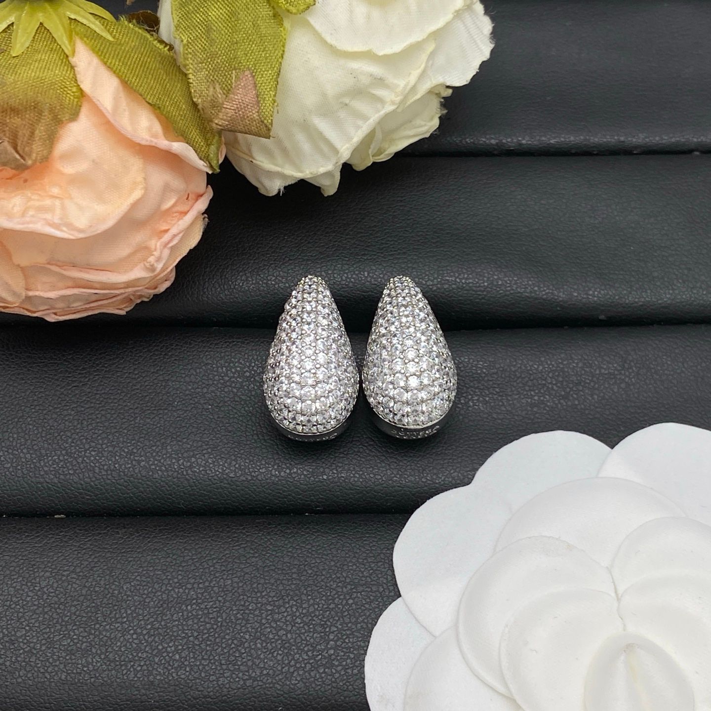 Bottega Veneta New Ear Nails_0