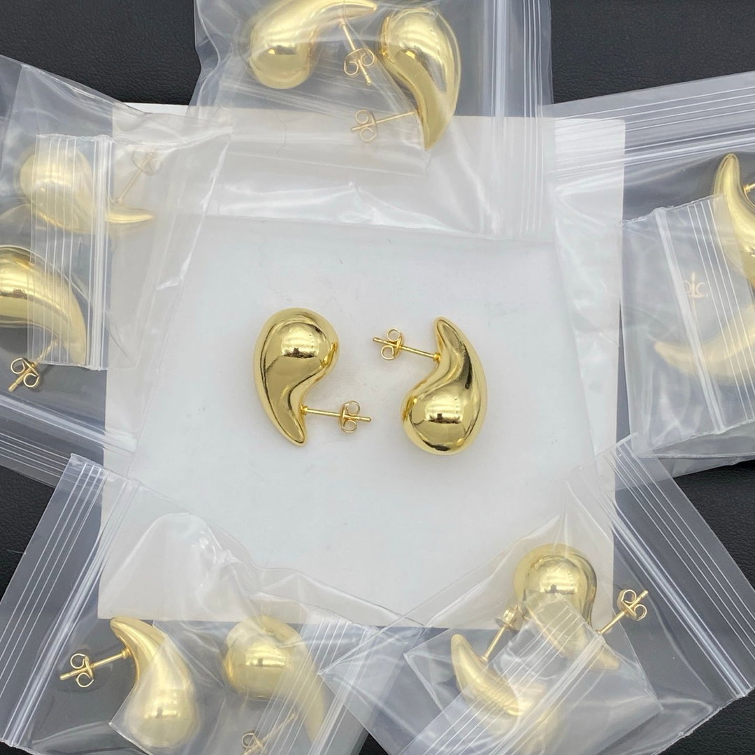 Bottega Veneta earrings have arrived in medium size