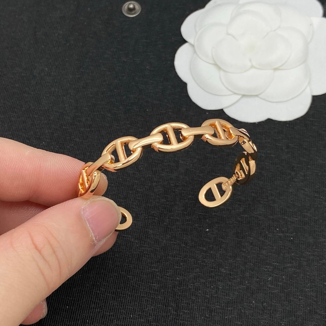 Hermes Bracelet Arrives