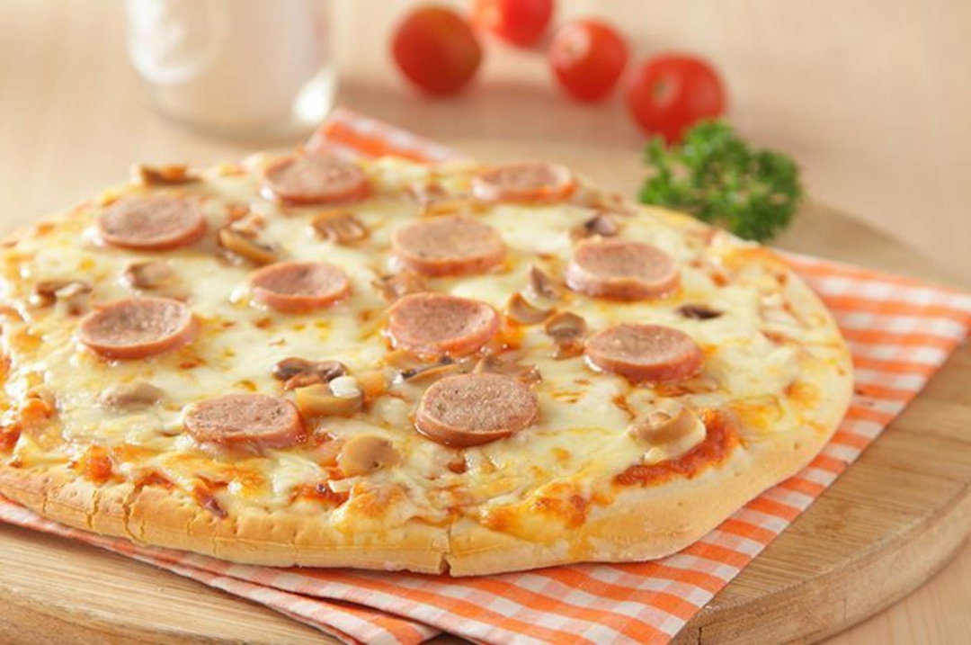 Pizza sosis carbonara
