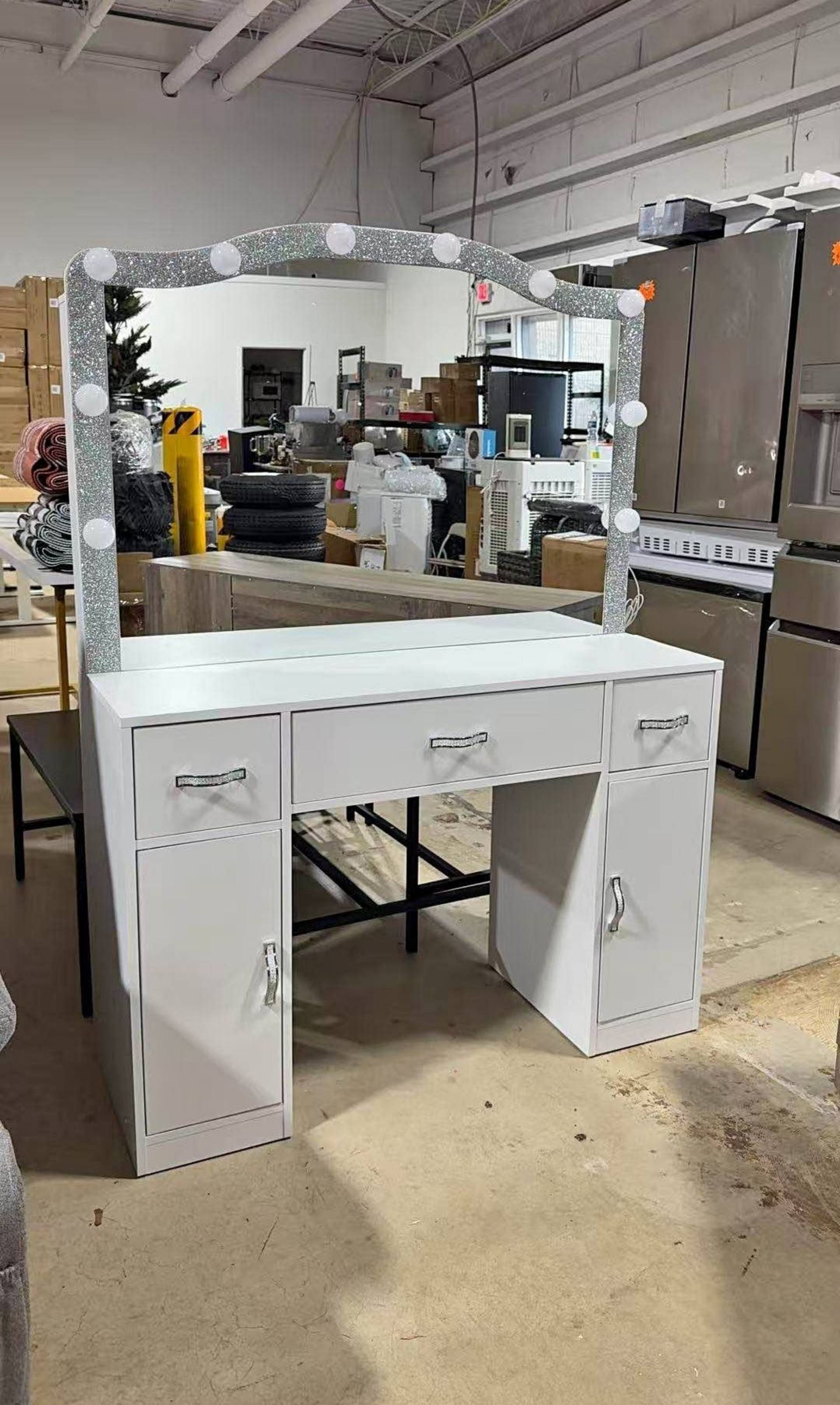 3-DRAWER + 2-SHELFS VANITY TABLE_0