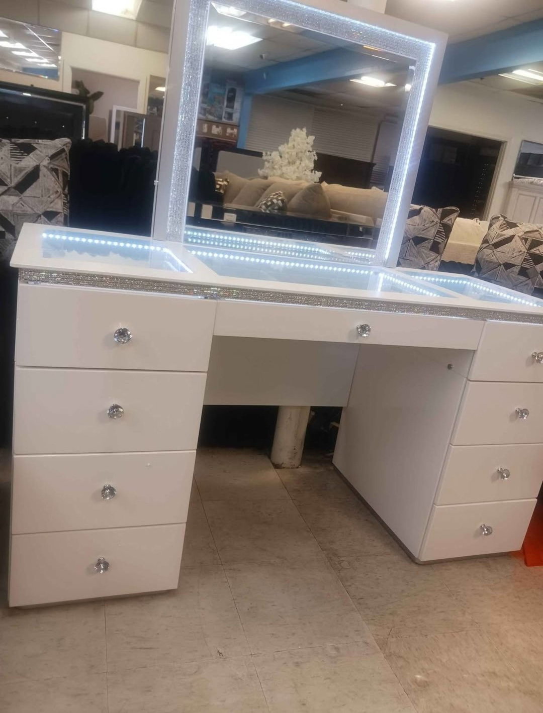 9-DRAWER VANITY TABLE