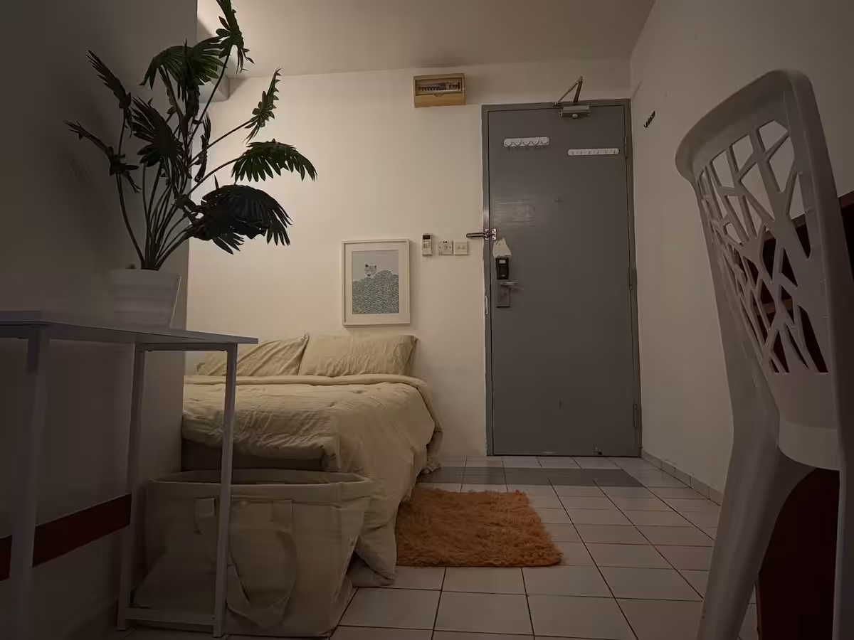 Queen Room - Monthly_0