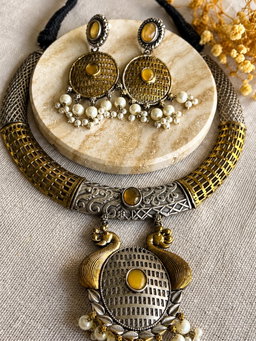 Oval Pearl statement necklace set