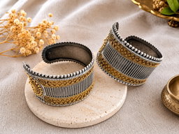 Rajsi Dual-Tone Kada open