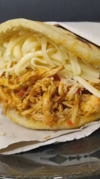 AREPA DE POLLO