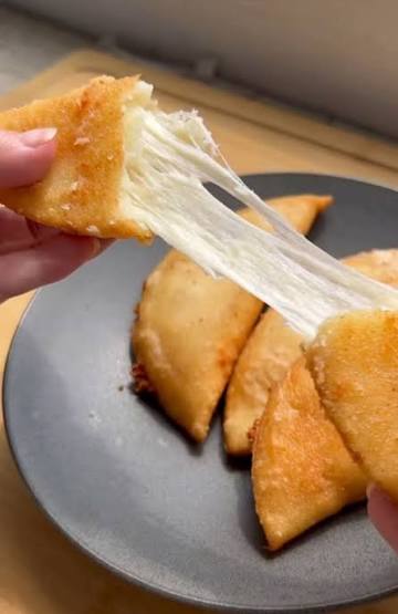 EMPANADA QUESO DE BOLA