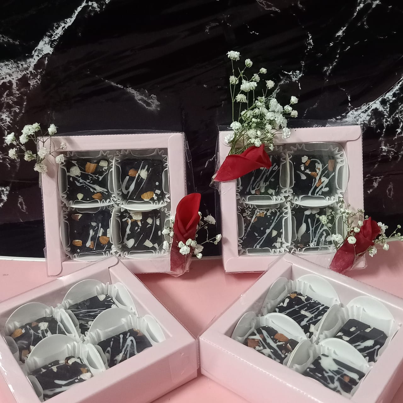 Confectionery Gifts Brownie Bites & chocolates_1