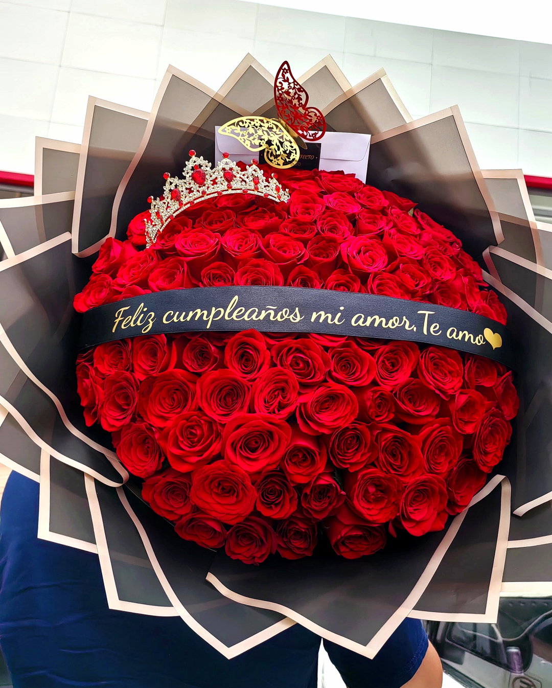 Ramo tiara 100 rosas