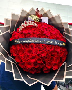 Ramo tiara 100 rosas