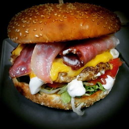 HOMEMADE BLACK ANGUS BURGER
