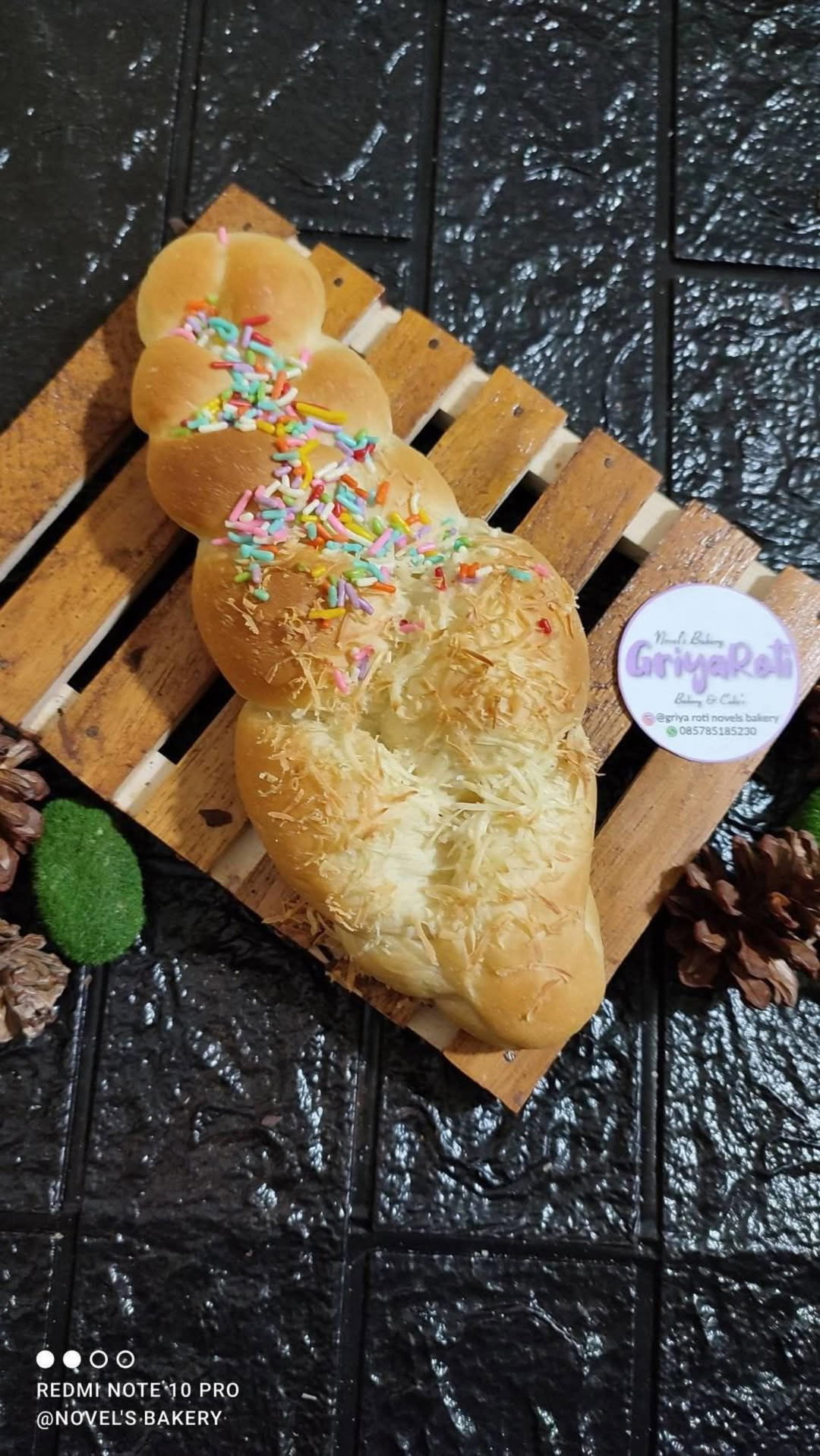 Roti kepang rainbow meses keju no box